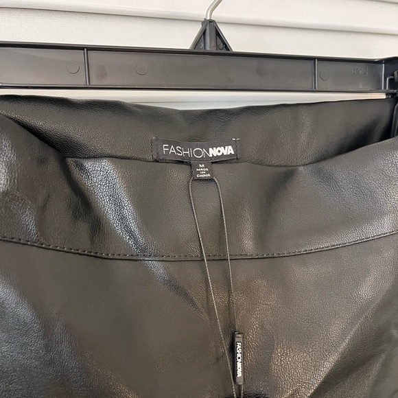 Pleated mini skirt - Picture 3 of 5